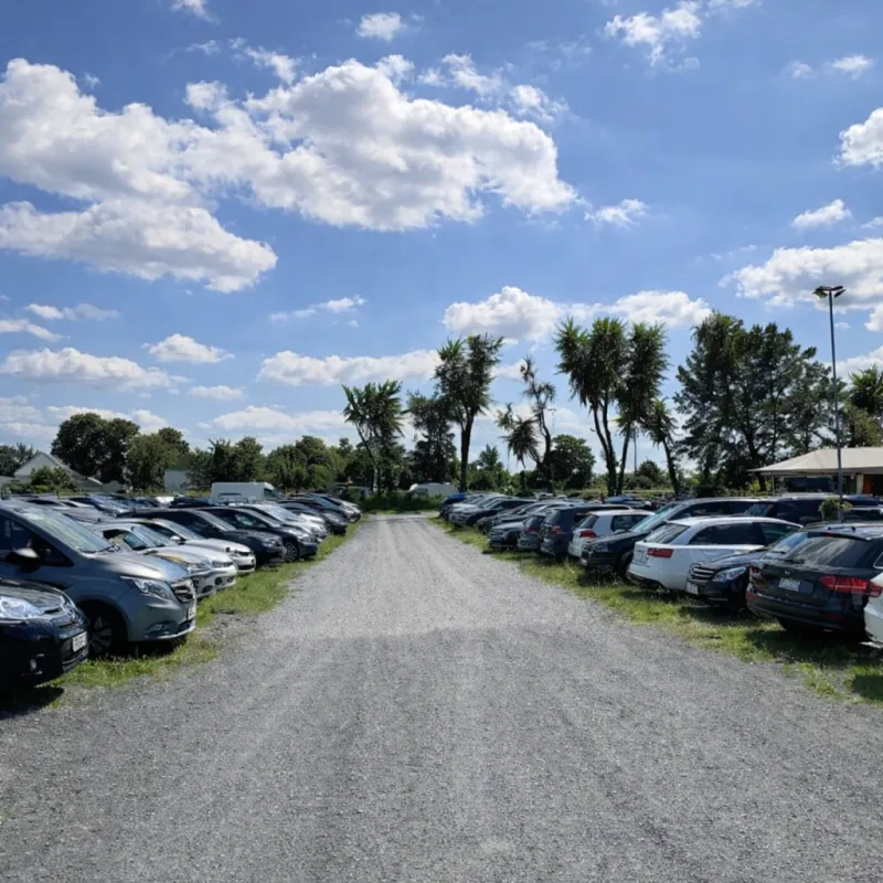 Parkplatz online reservieren – SkyParking BER